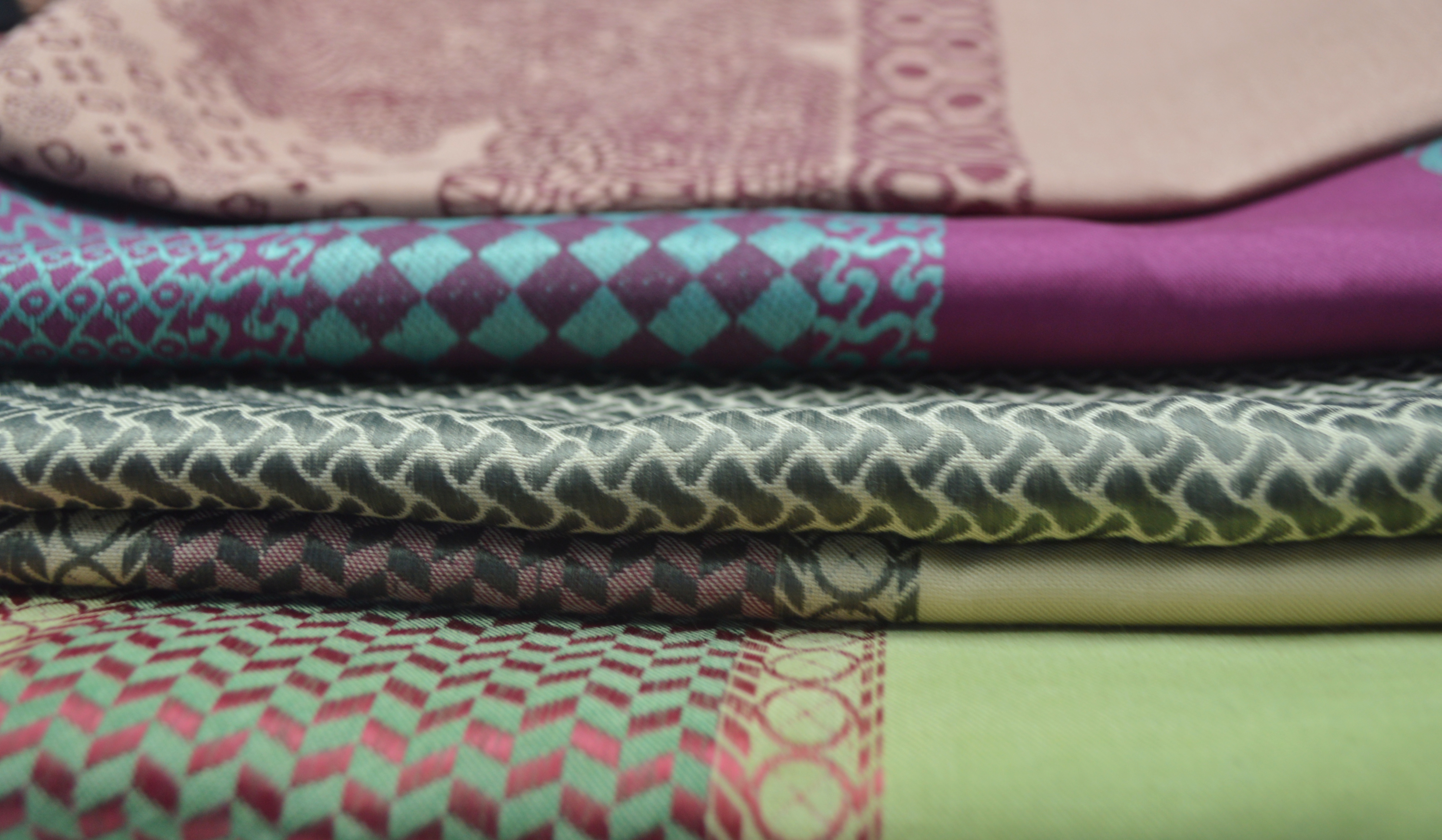 Patterned keffiyeh in multiple colours