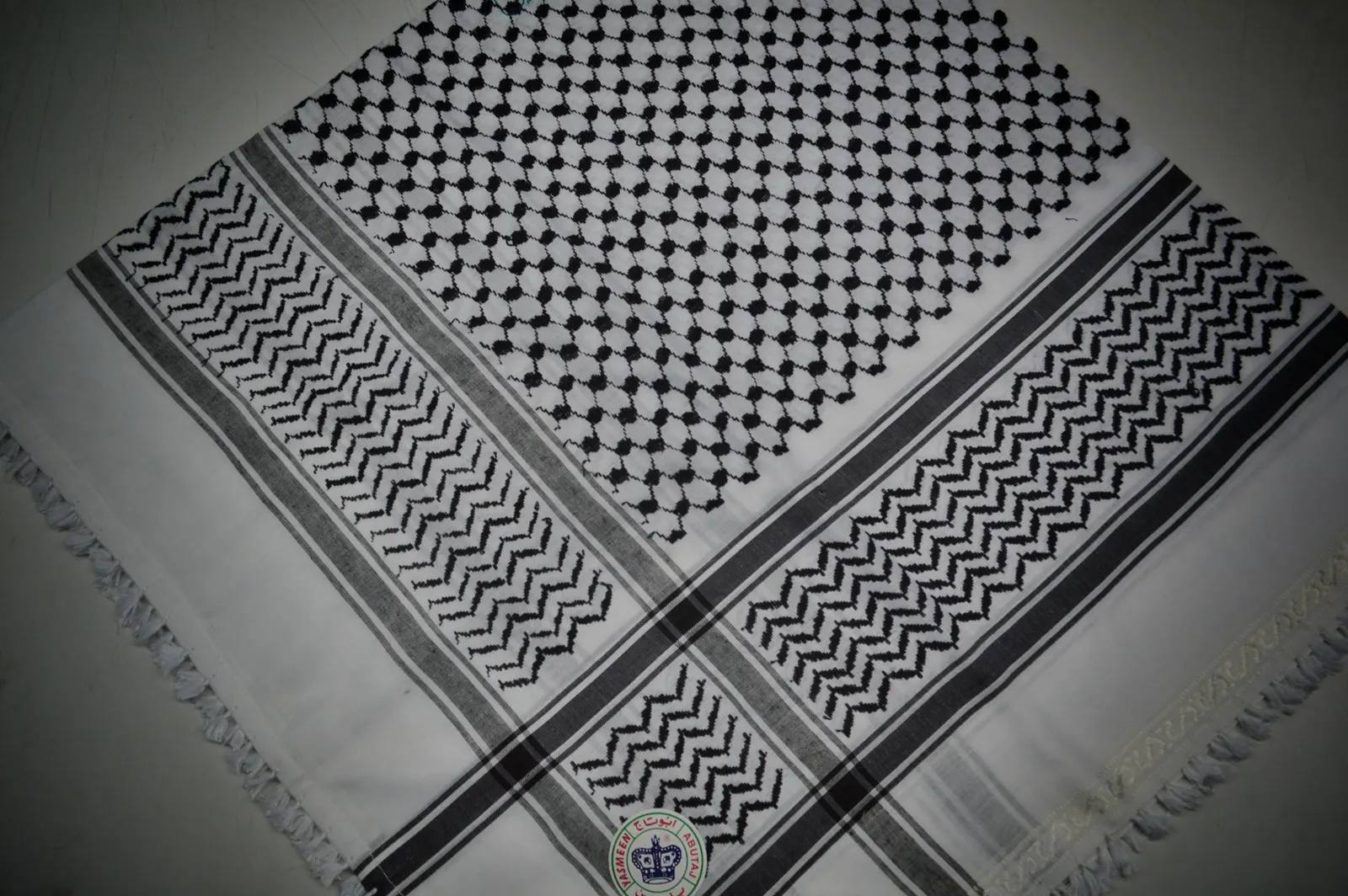 How to Choose a Keffiyeh Supplier: 7 Things to Check Before a Bulk Order